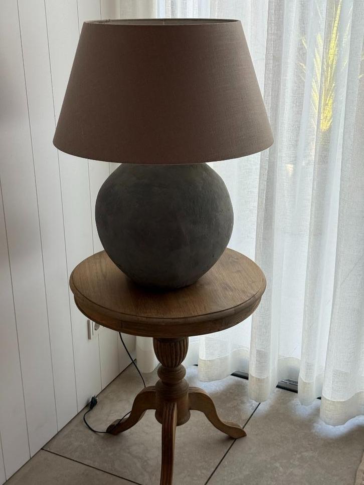 Stijlvolle tafellamp, kruiklamp met betonnen bolvoet, Huis en Inrichting, Lampen | Tafellampen, Zo goed als nieuw, 50 tot 75 cm