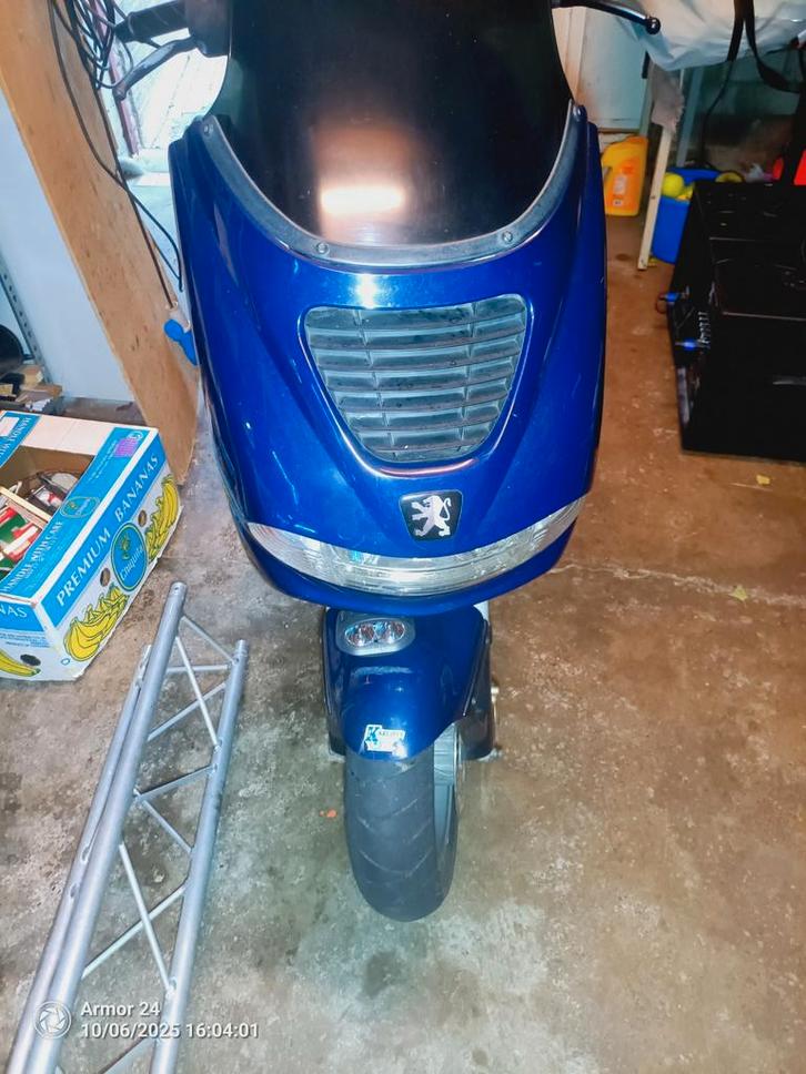 Peugeot elyseo, Fietsen en Brommers, Scooters | Peugeot, Zo goed als nieuw, Overige modellen, Maximaal 45 km/u, Tweetakt, Ophalen