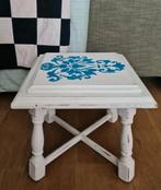 Wit houten krukje met blauwe beschildering, Ophalen, Zo goed als nieuw, Hout