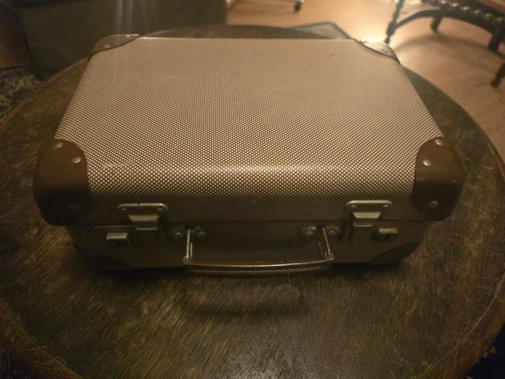 Koffer A-4 model in zeer fraaie staat -buitenmaat 36 X 24 cm, Sieraden, Tassen en Uiterlijk, Koffers, Zo goed als nieuw, Hard kunststof