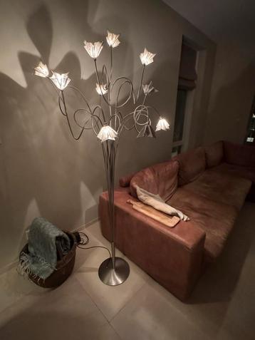 Bloemen Vloerlamp Metaal - Zo Goed Als Nieuw beschikbaar voor biedingen