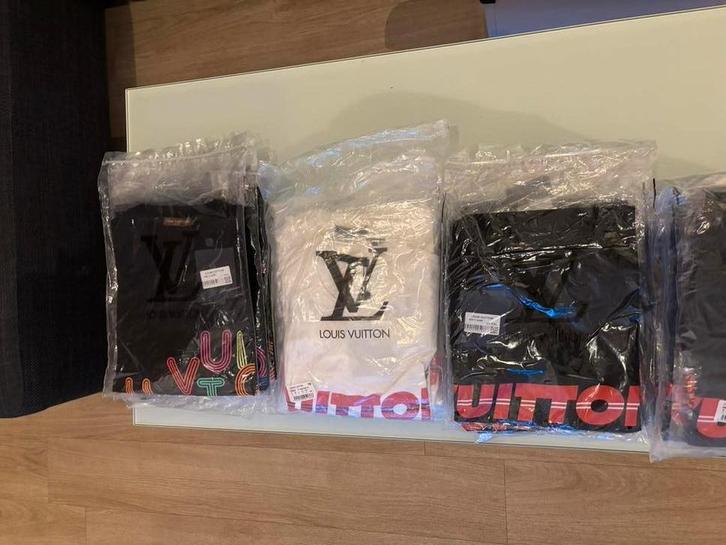 Partij LV Shirtjes Geseald, Kleding | Heren, T-shirts, Zo goed als nieuw, Overige maten, Zwart, Ophalen of Verzenden