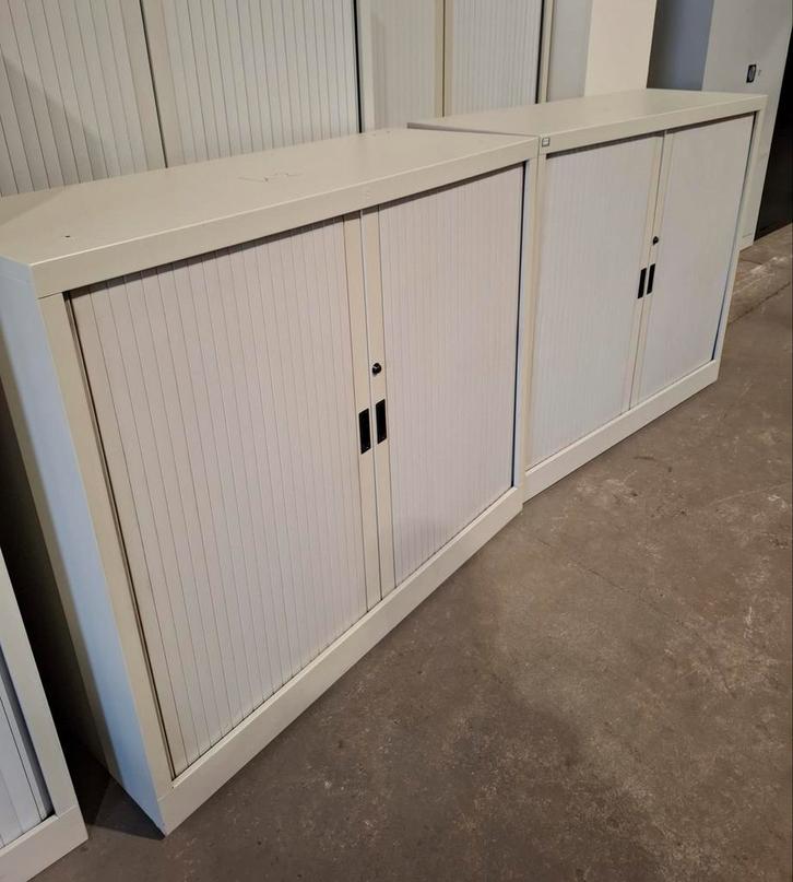 2 metalen roldeurkasten met 2 legborden 106 hoog, Huis en Inrichting, Kasten | Roldeurkasten en Archiefkasten, Gebruikt, 100 tot 150 cm