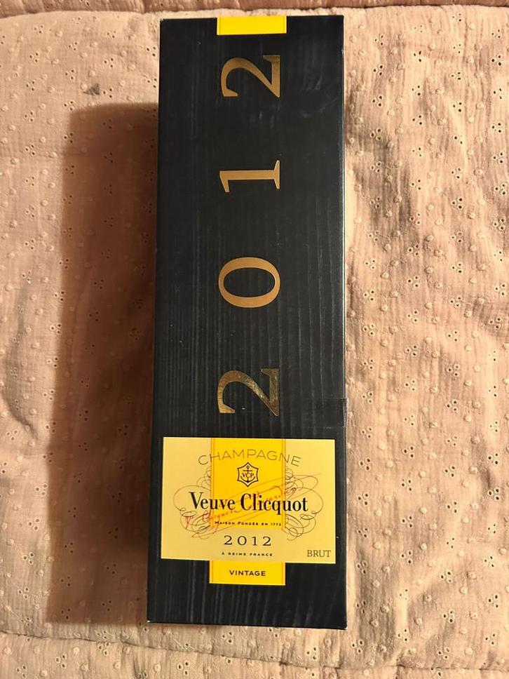 Champagne Dozen - Veuve Clicquot, Bollinger, Laurent-Perrier, Verzamelen, Wijnen, Zo goed als nieuw, Champagne, Frankrijk, Vol
