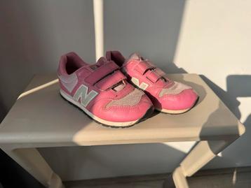 Roze New Balance sneakers beschikbaar voor biedingen