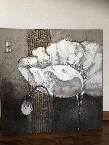 Bloemenschilderij; opgelegd; zandkleurig. beschikbaar voor biedingen