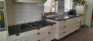 Massief houten keuken gratis op te halen beschikbaar voor biedingen