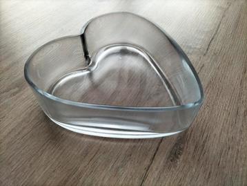 Mooie glazen schaal hart beschikbaar voor biedingen