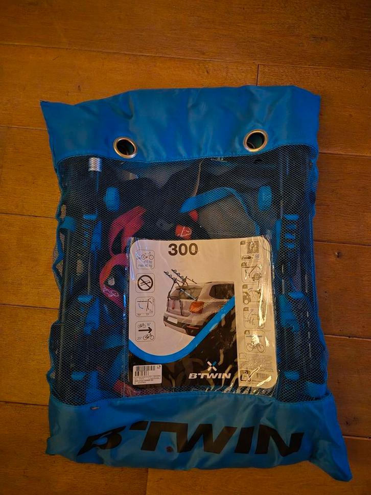 Decathlon B'Twin Fietsendrager auto, Auto diversen, Fietsendragers, Zo goed als nieuw, Achterklepdrager, 3 fietsen of meer, Ophalen of Verzenden