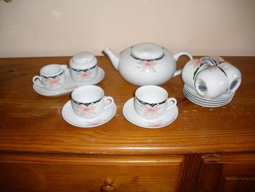 Thee servies/Theepot/Suiker en Melkstel/Theekopjes en Schote, Huis en Inrichting, Keuken | Servies, Nieuw, Kop(pen) en/of Schotel(s)