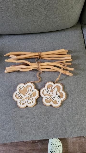 Houten decoratieset beschikbaar voor biedingen