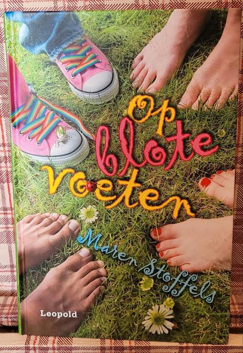 Maren Stoffels - Op blote voeten, Boeken, Kinderboeken | Jeugd | 10 tot 12 jaar, Zo goed als nieuw, Ophalen of Verzenden