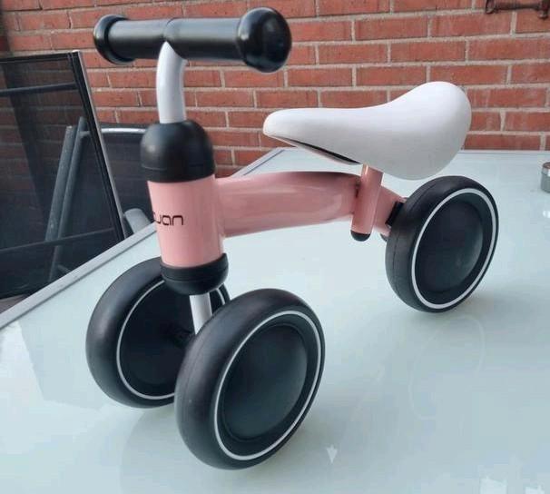 Loopfiets / Driewieler Roze, Kinderen en Baby's, Speelgoed | Buiten | Voertuigen en Loopfietsen, Zo goed als nieuw, Loopfiets