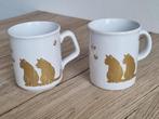 2 Mooie Grote Vintage Kat Poes Mok Bekers Wit Goud England, Ophalen of Verzenden, Gebruikt, Overige materialen, Kop en/of schotel