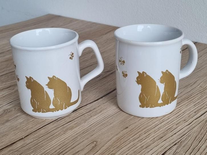 2 Mooie Grote Vintage Kat Poes Mok Bekers Wit Goud England, Verzamelen, Porselein, Kristal en Bestek, Gebruikt, Kop en/of schotel