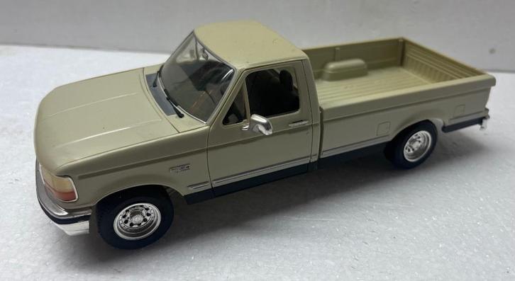 1:24 Ford F150 XLT Pick-up , Plastic model, Hobby en Vrije tijd, Modelauto's | 1:24, Gebruikt, Auto, Overige merken, Ophalen of Verzenden