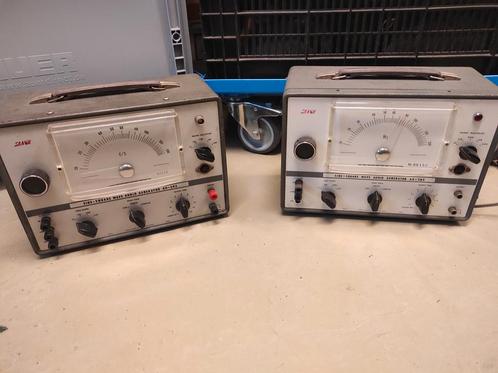 SAWA AG-202 Sine-Square Wave Audio Generator (Set van 2), Audio, Tv en Foto, Professionele Audio-, Tv- en Video-apparatuur, Gebruikt