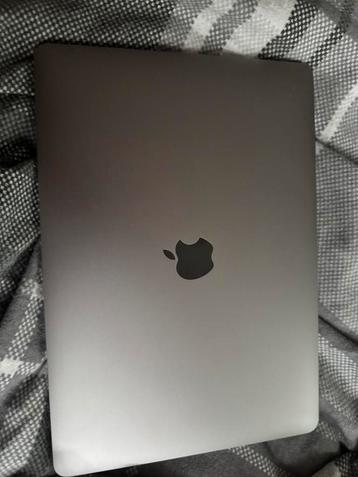 Macbook pro  2020 M1 8gb 13.3 İNCH met DOOS en oplader beschikbaar voor biedingen