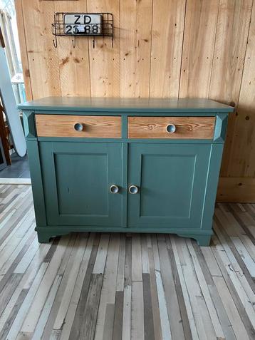 Oude brocante sleetse massief grenen kast beschikbaar voor biedingen