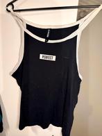 Zwarte crop top met tekst - Maat L, Kleding | Dames, Tops, Zwart, Maat 42/44 (L), Ophalen of Verzenden, Zonder mouw