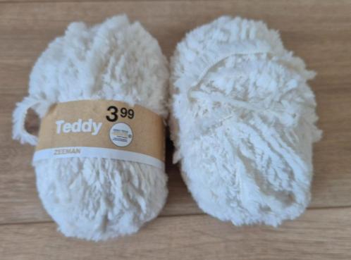 Teddy. Haak / Breigaren. 2 Bollen. Ecru / Crème., Hobby en Vrije tijd, Breien en Haken, Nieuw, Breien of Haken, Wol of Garen, Ophalen of Verzenden
