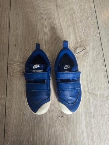 Blauwe Nike schoenen maat 27