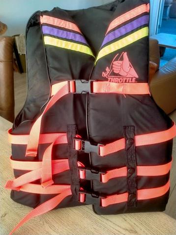 Water ski vest S/M beschikbaar voor biedingen