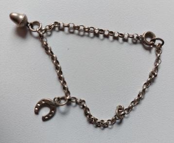 Brocante bedelarmband baby. Mist 1 bedel. beschikbaar voor biedingen