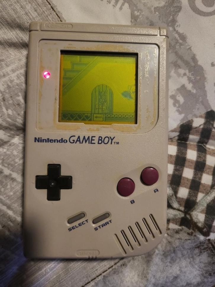 Oude nintendo gameboy met spel the addams family, Spelcomputers en Games, Spelcomputers | Nintendo Game Boy, Gebruikt, Ophalen