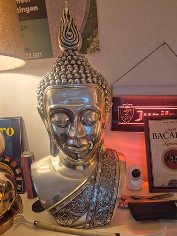 Zilverkleurige Boeddha Buste beschikbaar voor biedingen