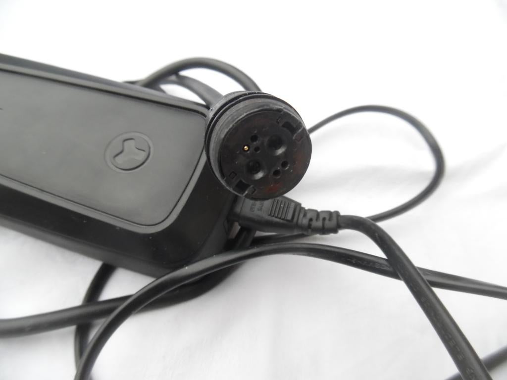 Jong gebruikte Fazua Porsche Ebike lader STC-8207LD 43.2V 3A, Fietsen en Brommers, Fietsaccessoires | Fietsaccu's, Zo goed als nieuw