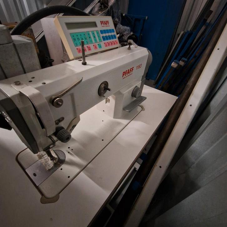 Gordijn naaimachine Pfaff 1183 met puller, Hobby en Vrije tijd, Naaimachines en Toebehoren, Zo goed als nieuw, Naaimachine, Pfaff
