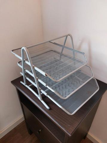 Bureau organizer beschikbaar voor biedingen