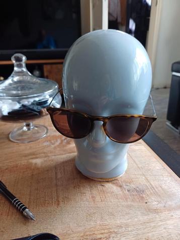 Ray.ban merk zonnebril zie foto's  beschikbaar voor biedingen