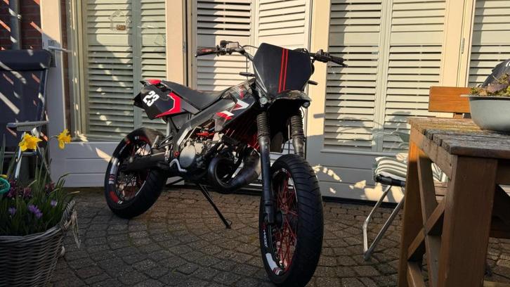 DERBI SENDA SM 50CC, Fietsen en Brommers, Brommers | Derbi, Gebruikt, Maximaal 45 km/u, Ophalen