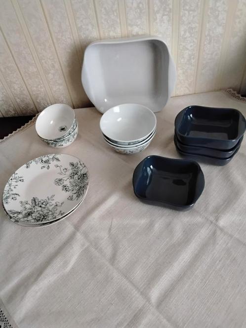 VIVO SERVIES, Huis en Inrichting, Keuken | Servies, Zo goed als nieuw, Overige stijlen, Porselein, Ophalen of Verzenden