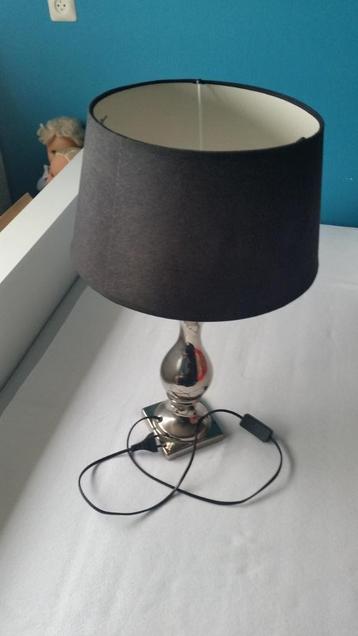 Schemerlamp beschikbaar voor biedingen