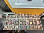 Letterbak gevuld met houten scrabble letters, Ophalen of Verzenden, Zo goed als nieuw