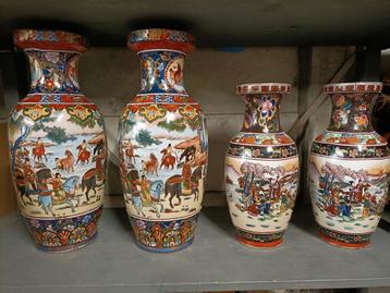 4 Mooie Chinese vazen.  beschikbaar voor biedingen