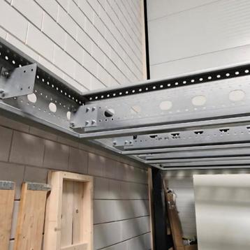 Verdiepingsvloer/ entresol L=14 B=2.25m. Oppervlakte 31,5m². beschikbaar voor biedingen