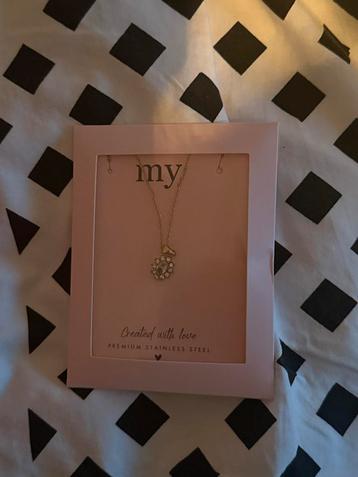 Gouden ketting met strass hanger beschikbaar voor biedingen