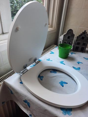 Toilet zitting beschikbaar voor biedingen