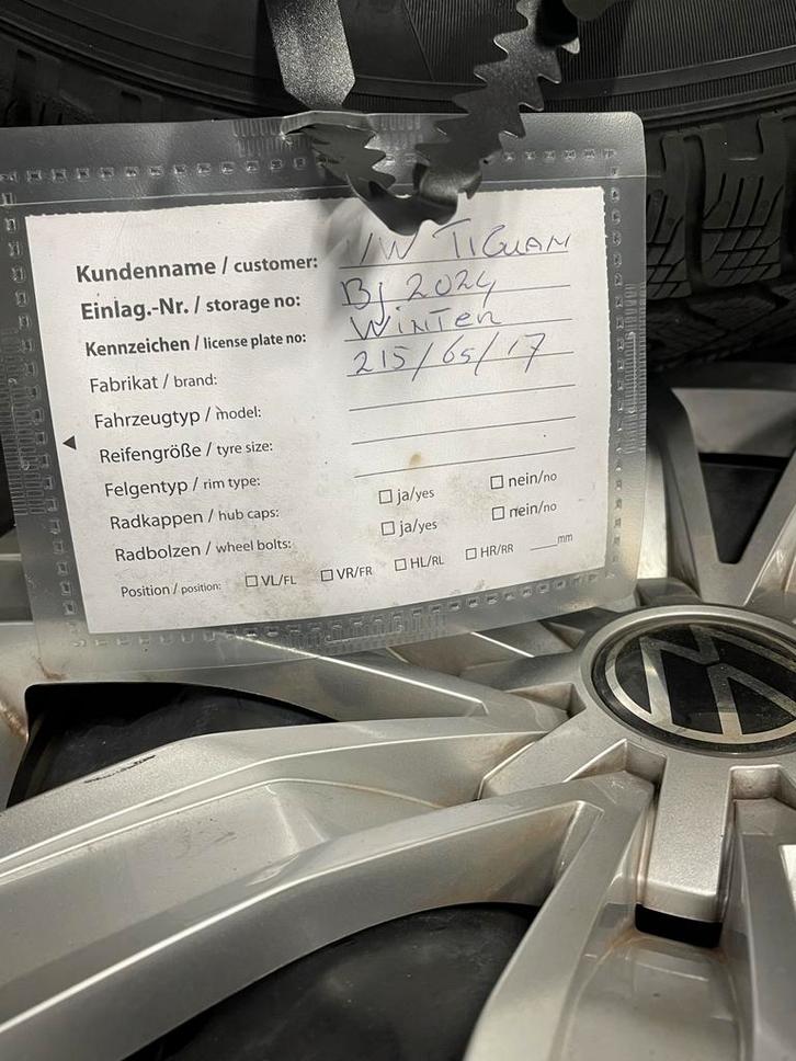 Winterbanden met velgen VW Tiguan/Touareg z.g.a.n., Auto-onderdelen, Banden en Velgen, Banden en Velgen, Winterbanden, 17 inch