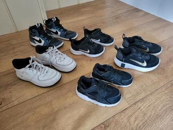 5 paar Nike Kinderschoenen. bv. Retro Jordan mt 27 beschikbaar voor biedingen