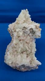 Prehniet lichtgroen met bergkristal, Verzamelen, Ophalen of Verzenden, Mineraal