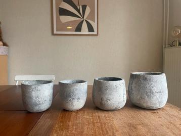 Vier bloempotten beton Mica Decorations beschikbaar voor biedingen