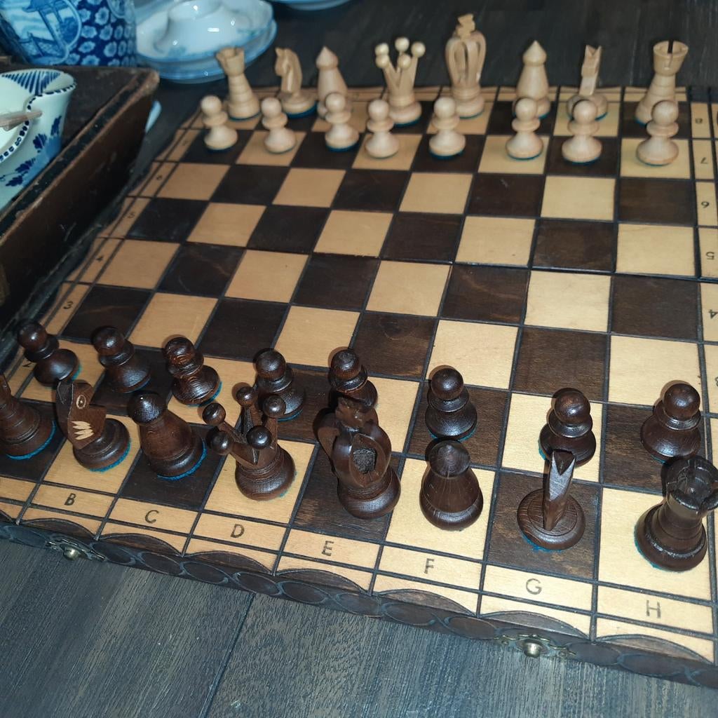 Albatros koninklijke houten schaakspel met opvouwbaar bord, Hobby en Vrije tijd, Een of twee spelers, Ophalen of Verzenden, Gebruikt