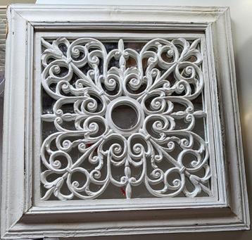 witte barok spiegel beschikbaar voor biedingen