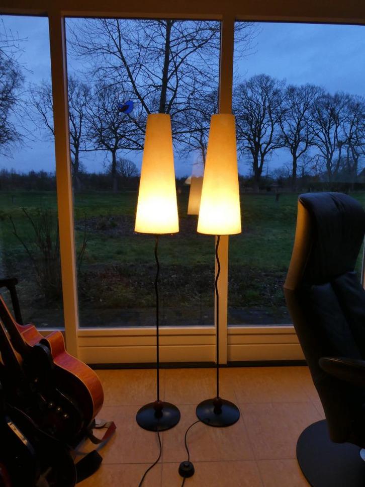Eigenwijze klassieke design vloerlampen (2x) van B+M ca.1980, Huis en Inrichting, Lampen | Vloerlampen, Zo goed als nieuw, 150 tot 200 cm