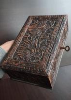 Antieke Houten Sierkist – Handgesneden, met brons Sleutel, Ophalen of Verzenden